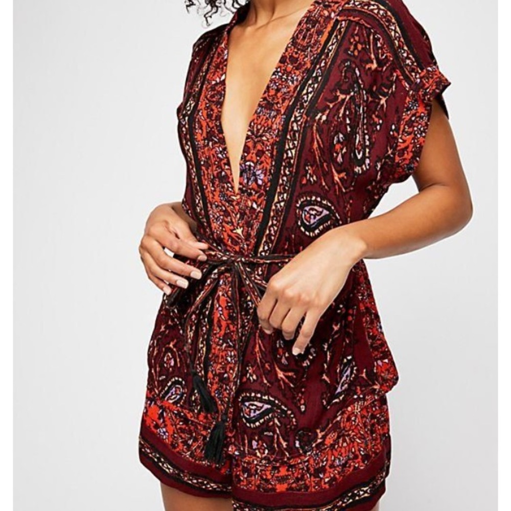 ❗️sold ❗️Free People So Simple Set in Red Paisley